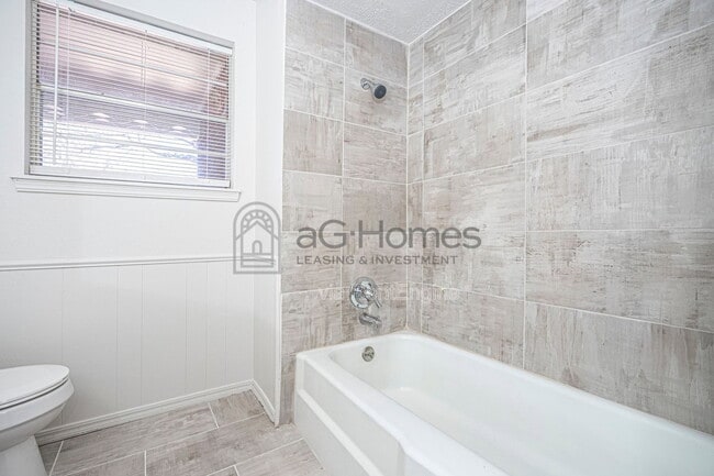 Building Photo - 3920 Dentwood Terrace