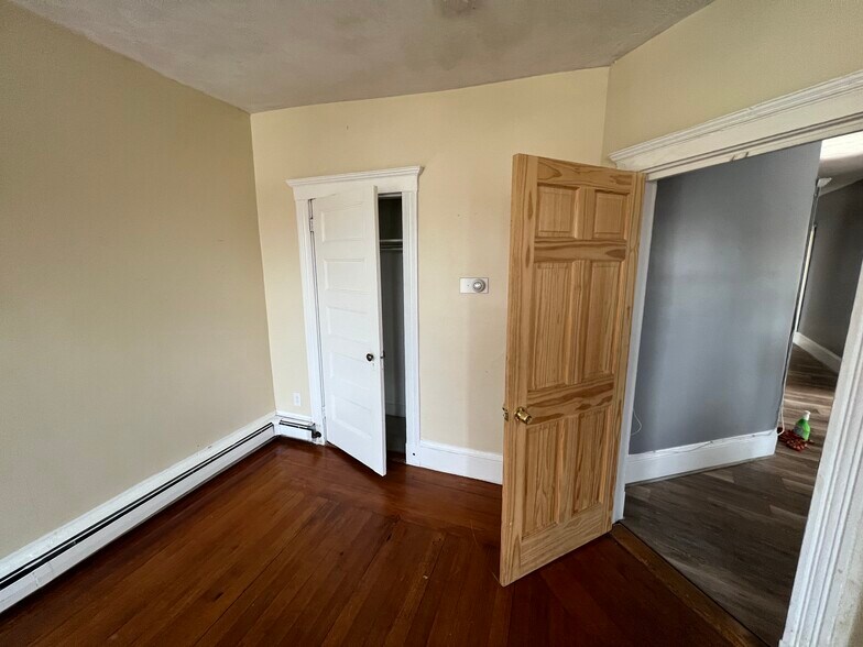 Building Photo - 252 Aspinwall Ave