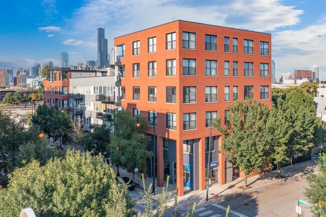 Building Photo - Pilsen Gateway