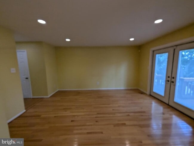 Building Photo - 8358 Stationhouse Ct