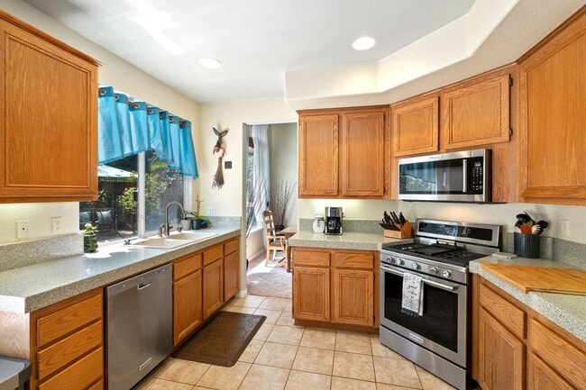Building Photo - 22 Solitaire Ln