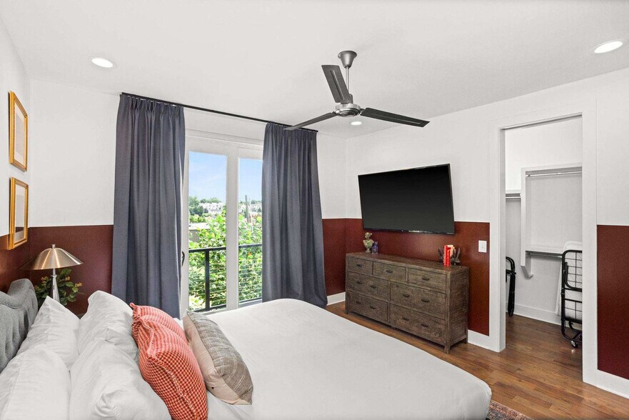 Building Photo - 776 E Argyle Ave