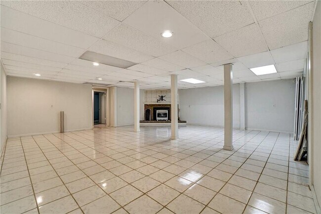 Building Photo - 648 Cativo Dr SW