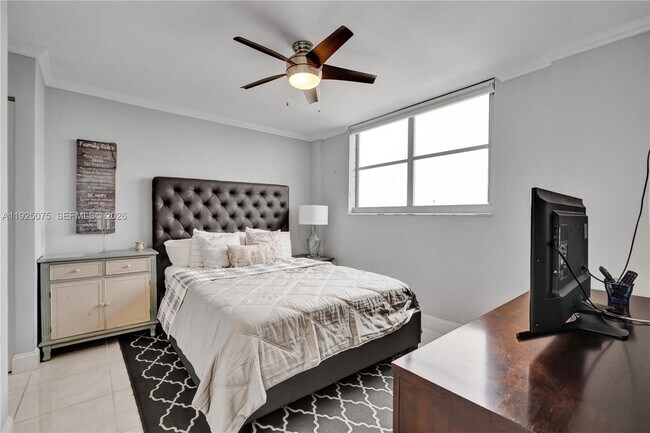 Building Photo - 9273 Collins Ave