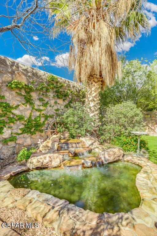 Building Photo - 7425 Gulf Creek Dr