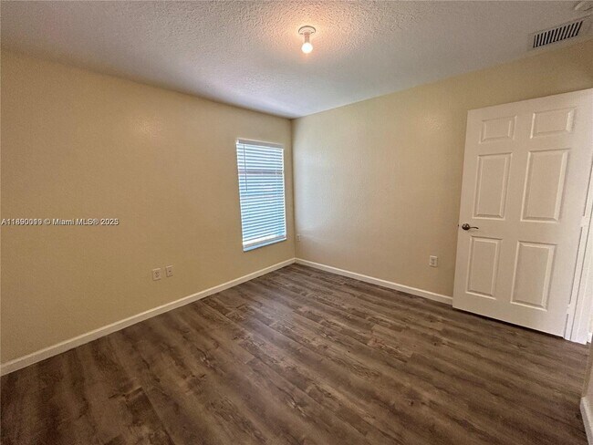 Building Photo - 7828 Parsons Pine Dr