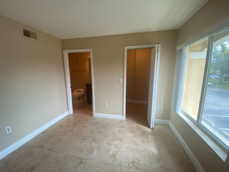 Building Photo - 2460 NW 33rd St