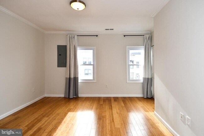 Building Photo - 737 Morton St NW