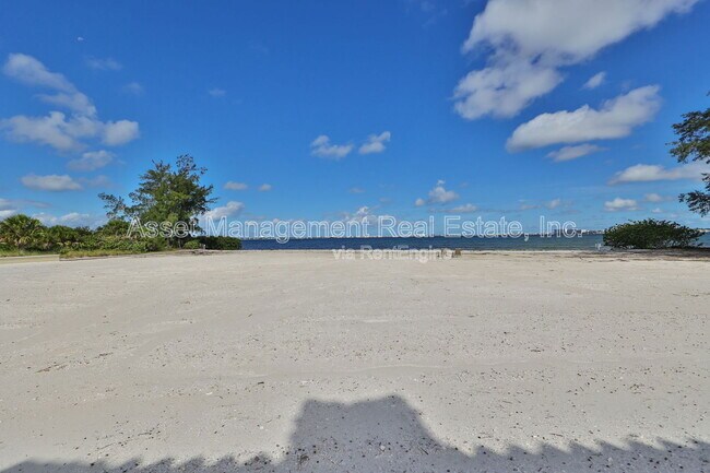 Building Photo - 4801 Osprey Dr S