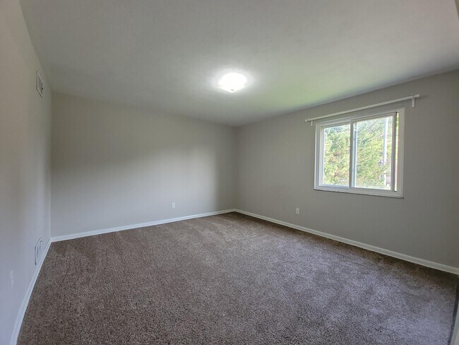 Building Photo - 22121 River Oaks Dr