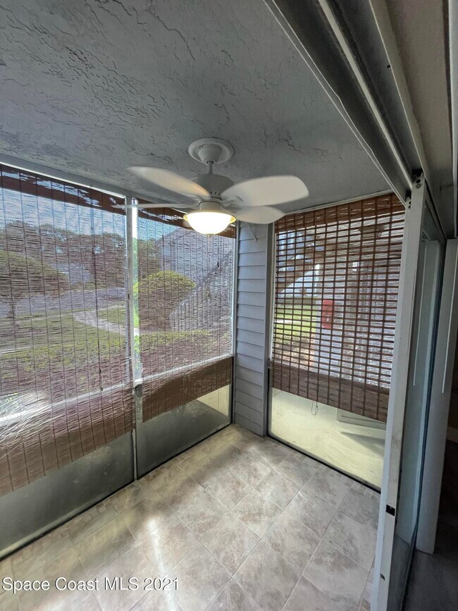 Building Photo - 4610 Lake Waterford Way