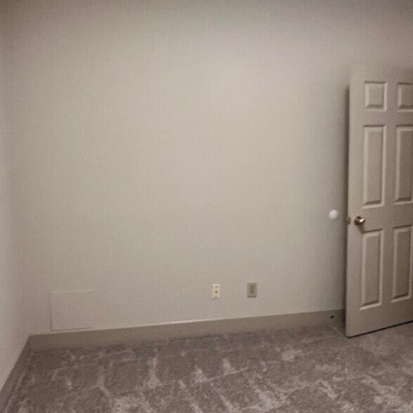 Building Photo - 8706 Twelve Oaks Ln