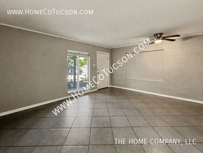 Building Photo - 2404 E Cameron Vista