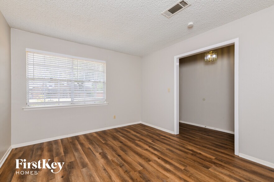 Building Photo - 612 Mesa Dr