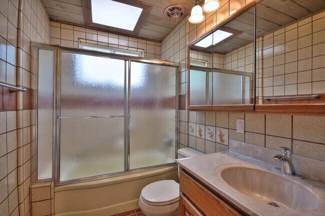 Building Photo - 127 Dalma Dr