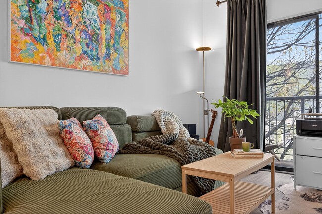 Building Photo - 318 38th St