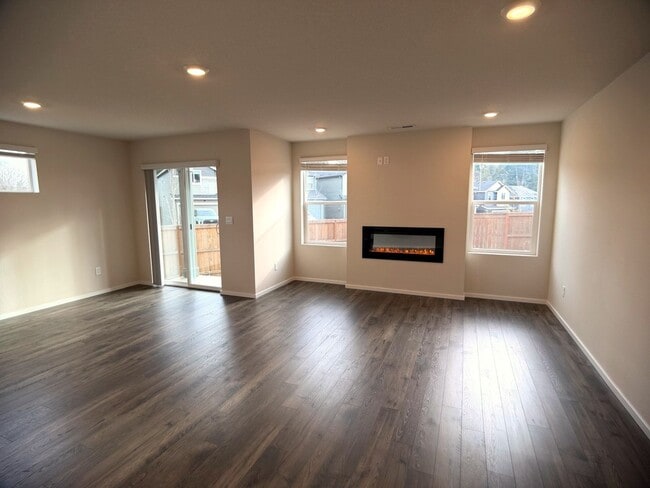 Building Photo - 2945 N 3rd Way