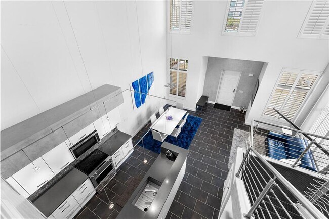 Building Photo - 800 N Tamiami Trl