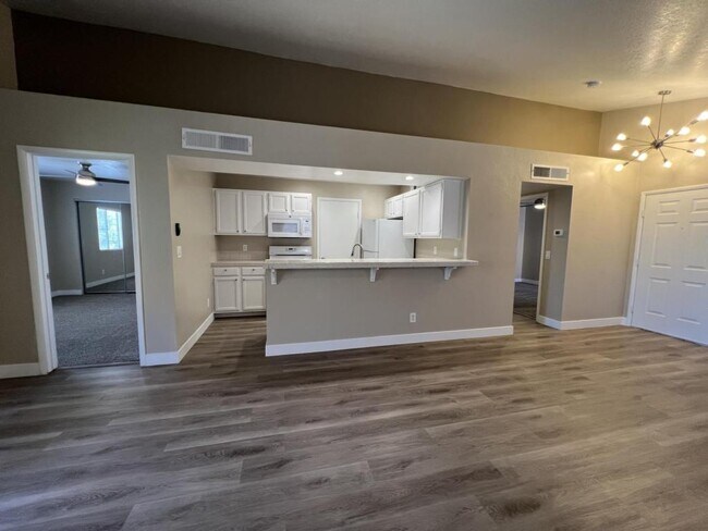 Building Photo - 7570 W Flamingo Rd