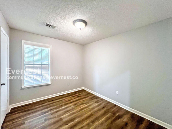 Building Photo - 360 Darrell Cove