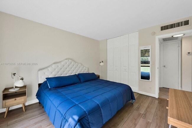 Building Photo - 3101 N Country Club Dr