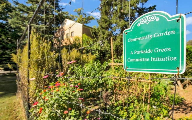 Building Photo - Bright Top-Floor 2BR Condo with Balcony in Parkside Community