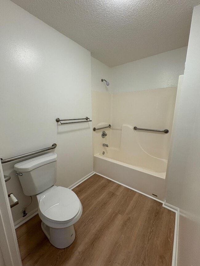 Building Photo - 100 Kazmira Ct