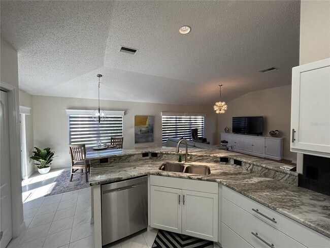 Building Photo - 3057 St Thomas Ln