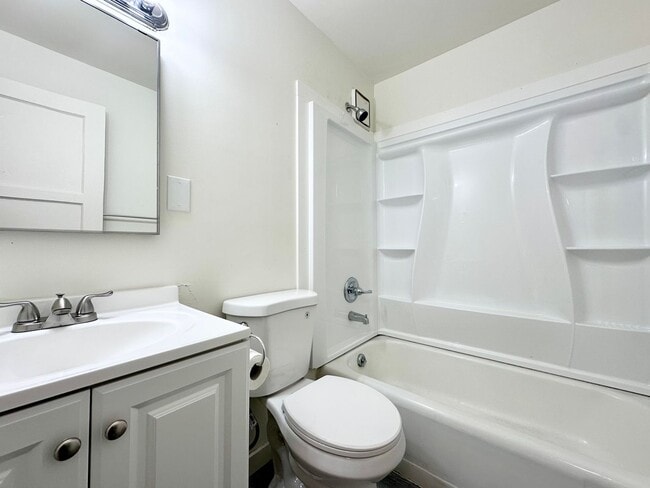 Building Photo - Remodeled 3 Bed 1 Bath Single-Family Home in Pleasant Valley/Powellhurst-Gilbert