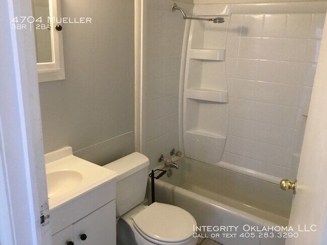 Building Photo - 4704 N Mueller Ave