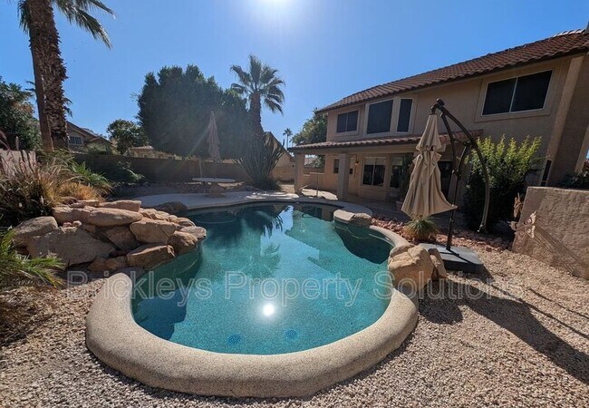 Building Photo - 2340 W Myrtle Dr