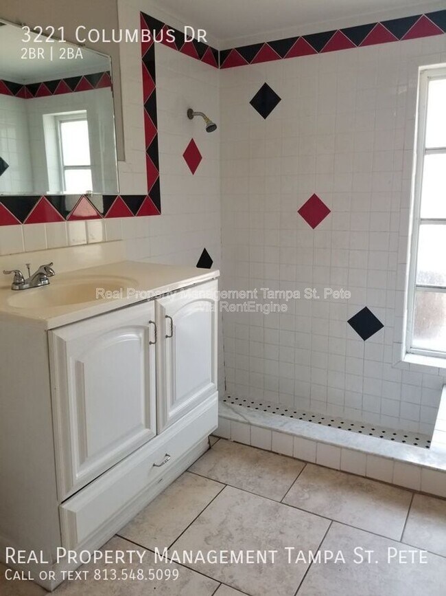 Building Photo - 3221 Columbus Dr