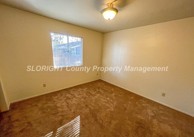 Building Photo - AVAILABLE MARCH - Two Bedroom Home Close to Templeton Park