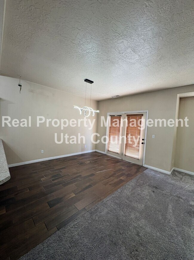 Building Photo - Beautiful townhome in Pleasant Grove