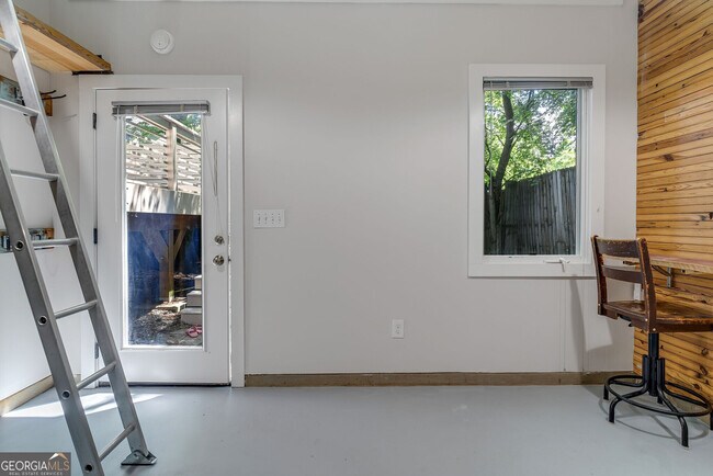 Building Photo - 284 Josephine St NE