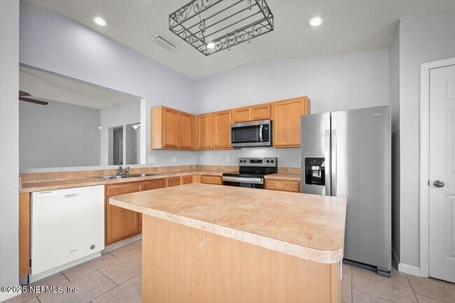 Building Photo - 705 Rembrandt Ave