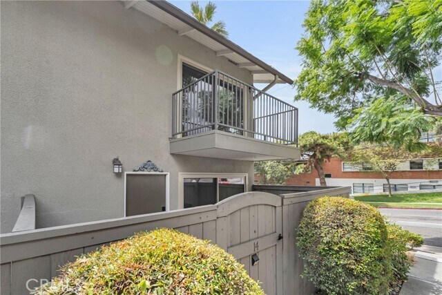 Building Photo - 704 W Sierra Madre Blvd