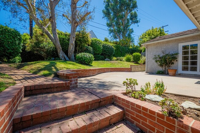 Building Photo - 4020 Vía Picaposte