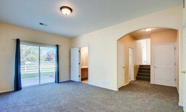 Building Photo - 221 Green Teal Dr