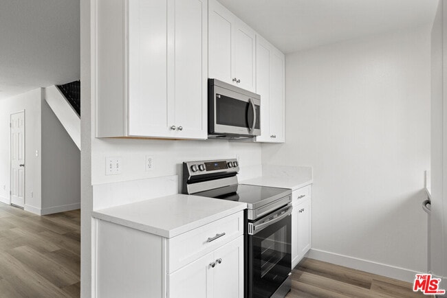 Building Photo - 6616 Sylmar Ave