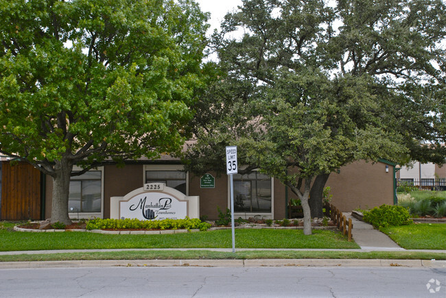 Primary Photo - Manhattan Park Townhomes