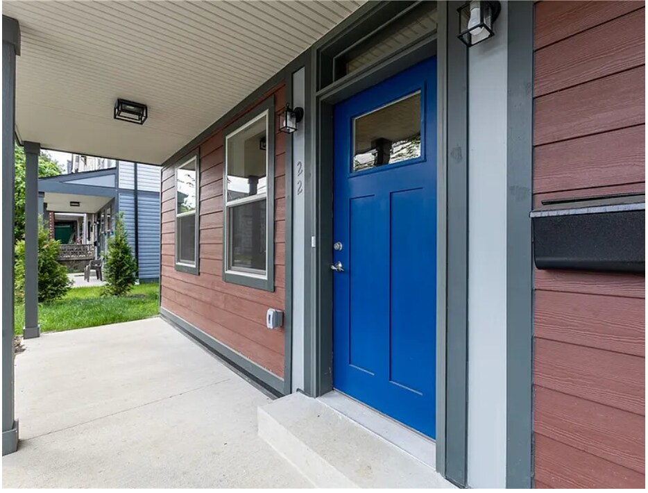 Building Photo - 22 Mayflower St