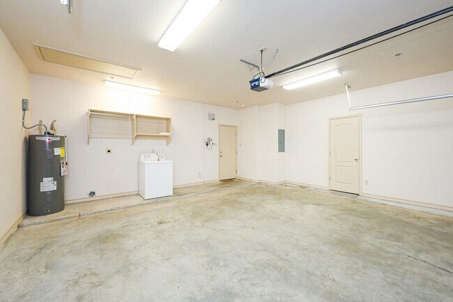 Building Photo - 10510 Sandia Dr