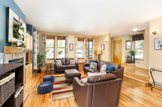 Building Photo - 408 Meadow Ct