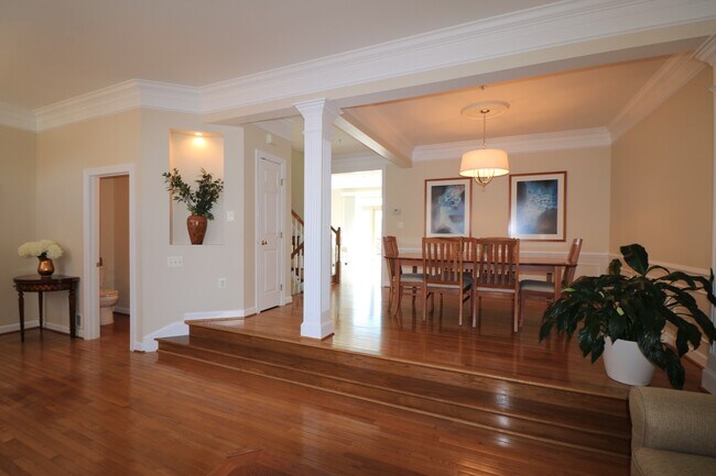 Building Photo - "Coming Soon" Luxury 4 Level Picturesque T...