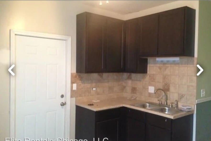 Building Photo - 9220 S Manistee Ave