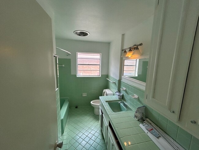 Building Photo - 3 Bedroom 2 Bath House in Corpus Christi! ...