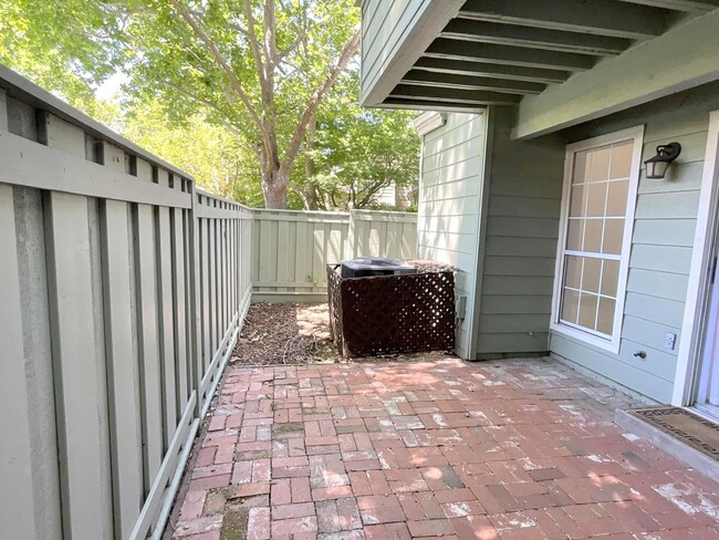 Building Photo - Wonderful Townhome In Walnut Creek Near He...