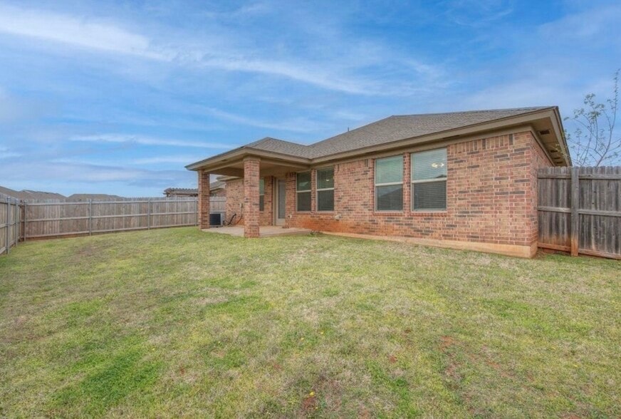 Building Photo - 2604 NW 185th St