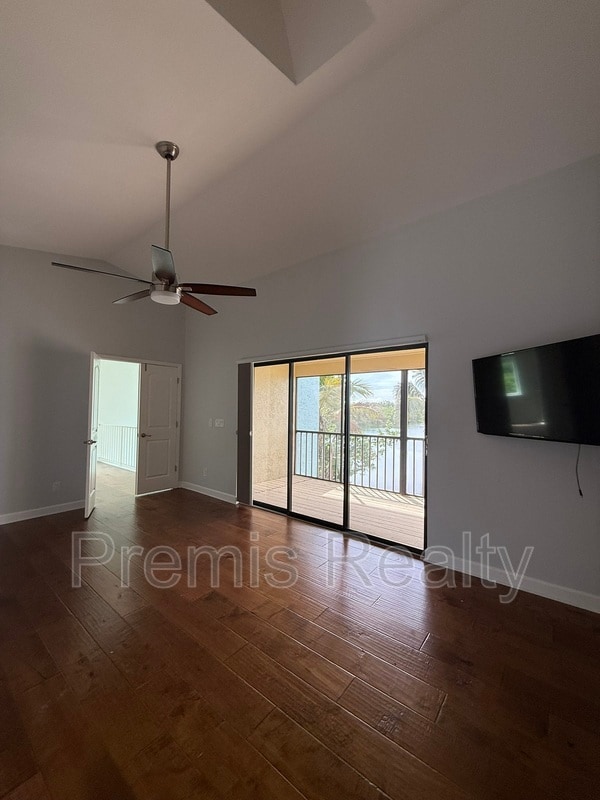 Building Photo - 1070 Sanibel Ct